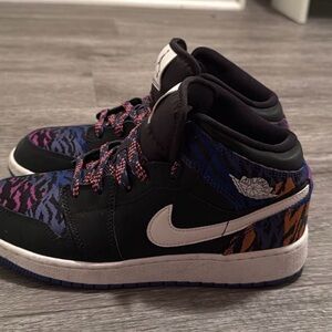 Nike Kids Mid-Top Sneakers in Black with Purple & Orange Zebra Accents